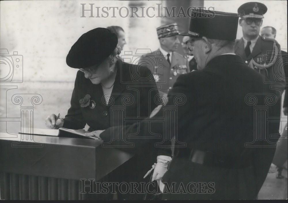 1955 Press Photo Mrs. J.R. Mackenzie, Minister of New Zealand - Historic Images