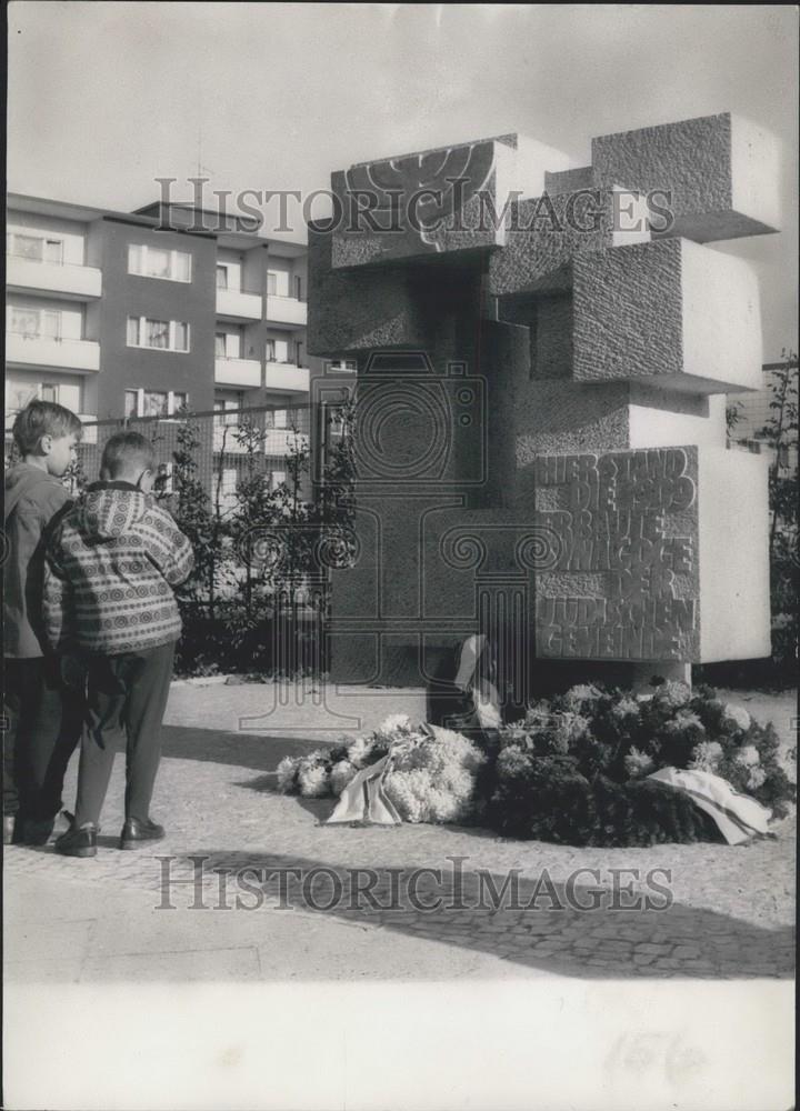 1963 Press Photo Kristallnacht Memorial In Munchener Street In Berlin - Historic Images