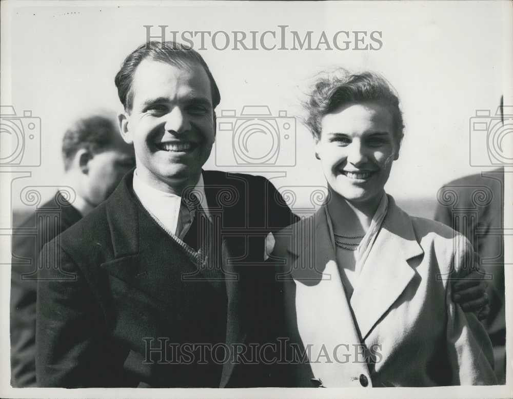 1953 Press Photo 7 POWs Arrive in Abingdon From Korea - Historic Images