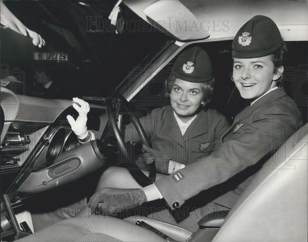 Press Photo Heather Angus Winner Of Consortia 2000 GXL With Judy Able - Historic Images