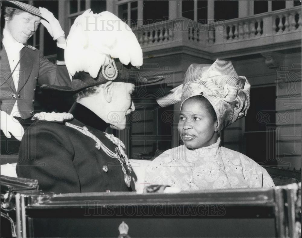 Press Photo Gambia High Commissioner  Chibesakunda Meet Queen - Historic Images