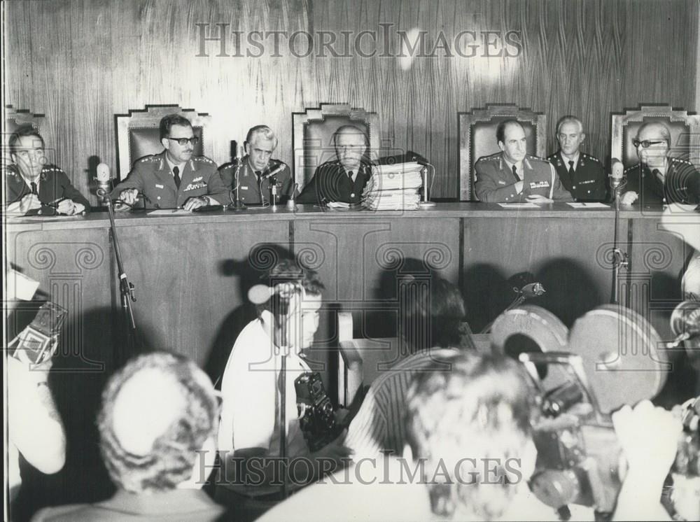 1975 Press Photo Court Martial Officer Preceding In Trial Athens Alleged Coup - Historic Images