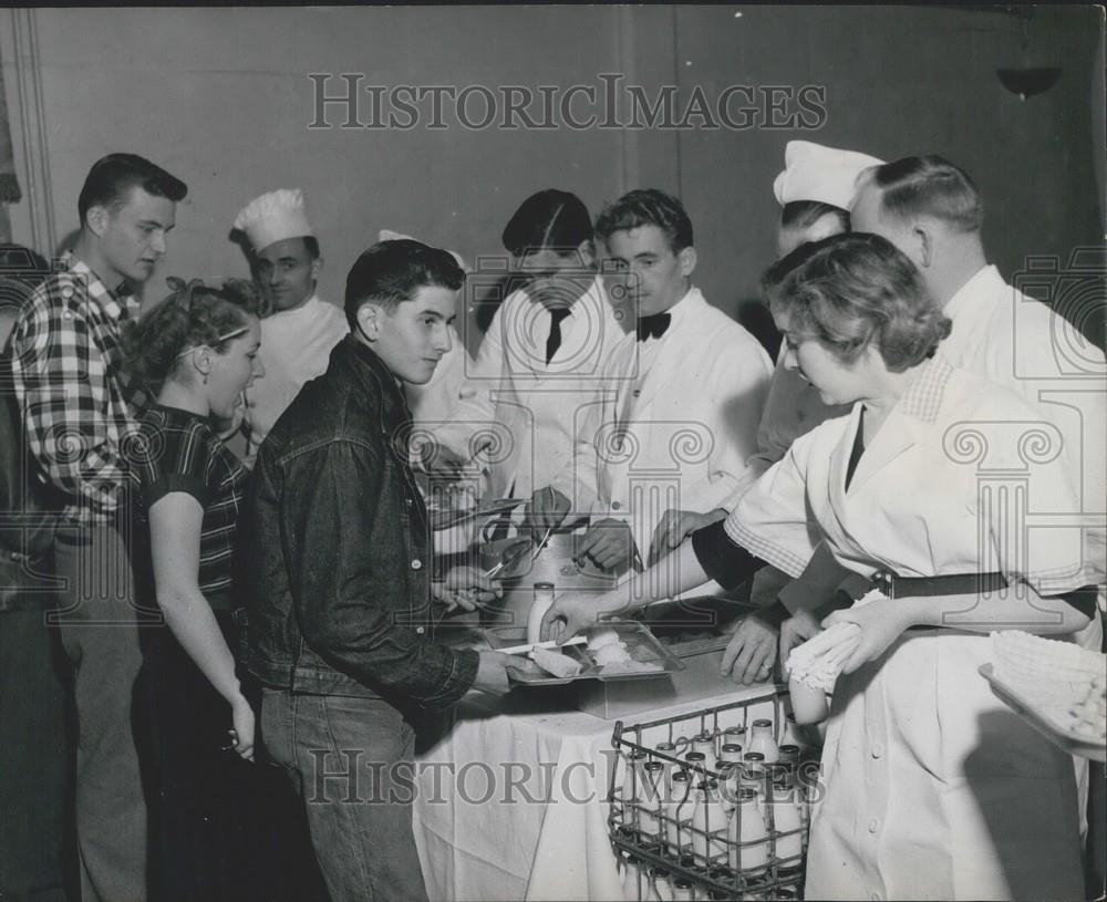 Press Photo American Co-Ed school opens in Busey Park. - Historic Images