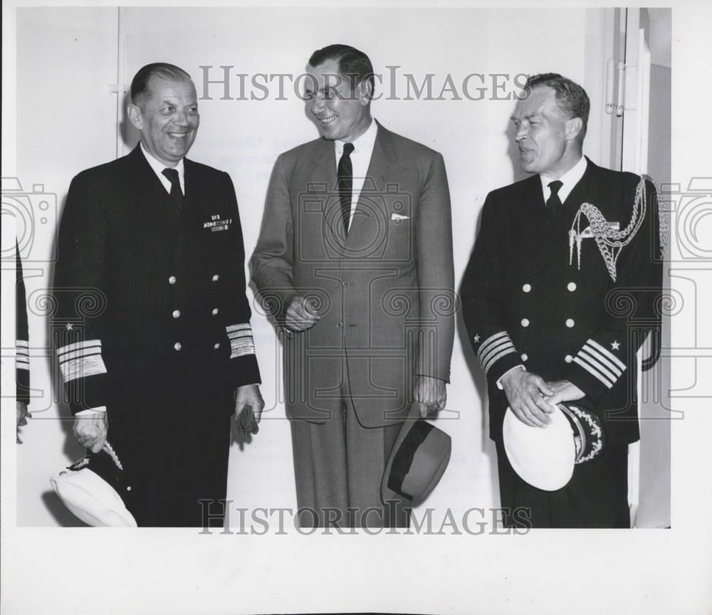 1950 Press Photo United States Secretary Navy Thomas S. Gatas West Germany - Historic Images
