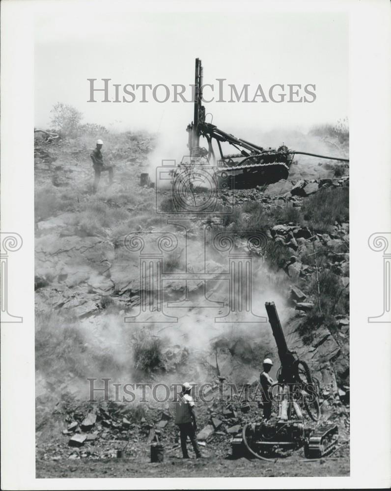 Press Photo Exploration Drilling Iron Hammersly Ridge Australia Ore Drill - Historic Images