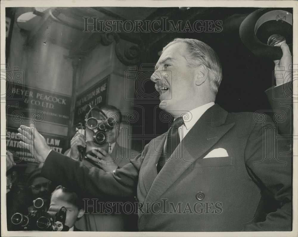 1955 Press Photo The Prime Minister Returns To London Conservatives - Historic Images