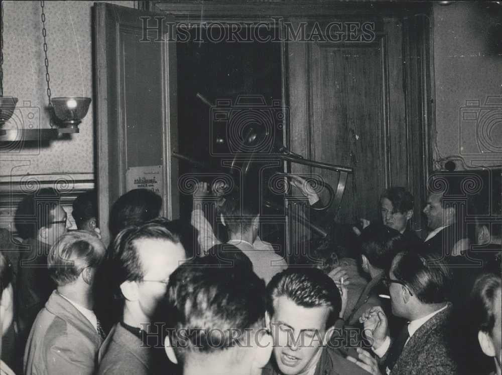 Press Photo Free University, Kosener Students, Saloon, Berlin-Grunewald - Historic Images