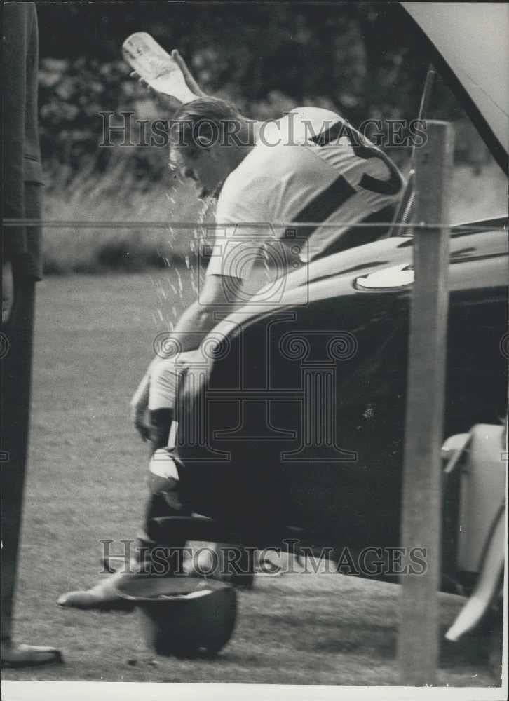 1958 Press Photo How to Keed Col- By the Duke This is one way of Keeping Cool - Historic Images