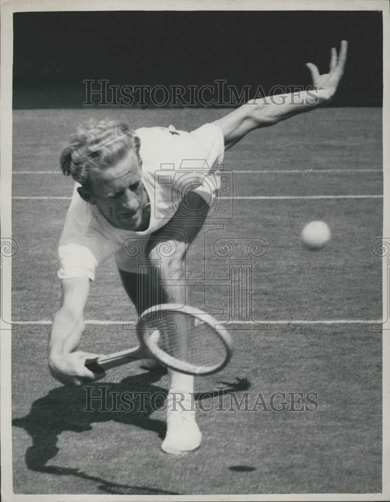 1953 Press Photo Hungarian Tennis Player Z. Katona Wimbledon Tournament - Historic Images