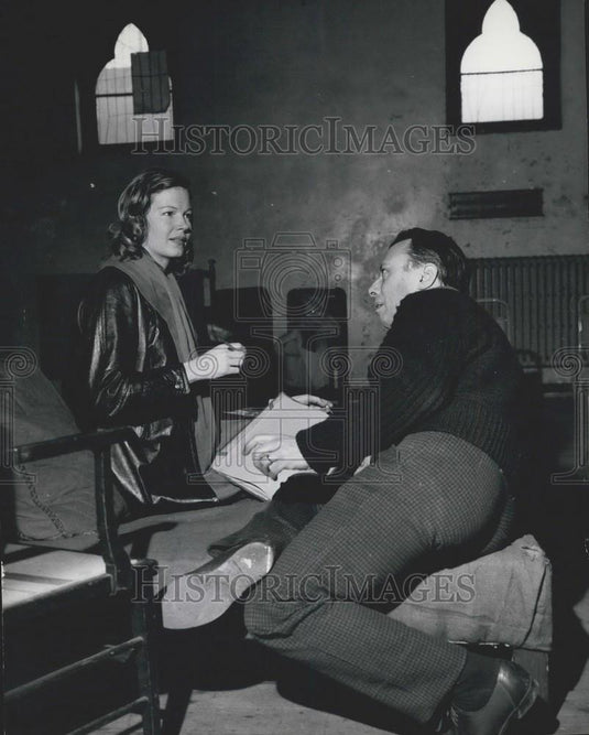 1960 Press Photo Wife of Millionaire Marjorie Hartford Rehearses For BBC Play - Historic Images