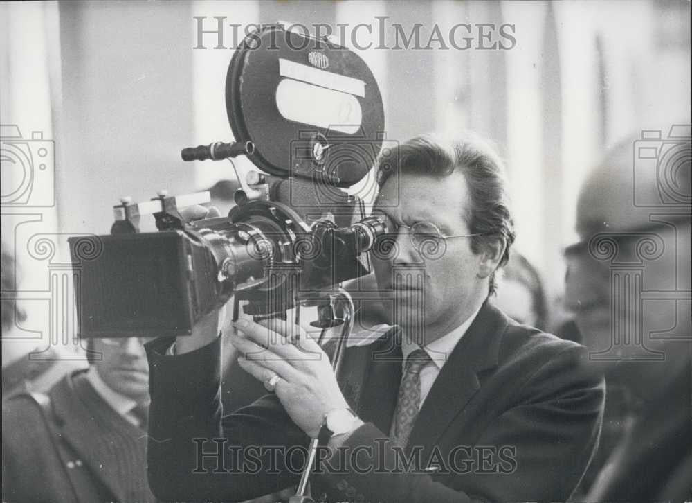 1969 Press Photo Lord Snowdon at Crufts Dog Show - Historic Images