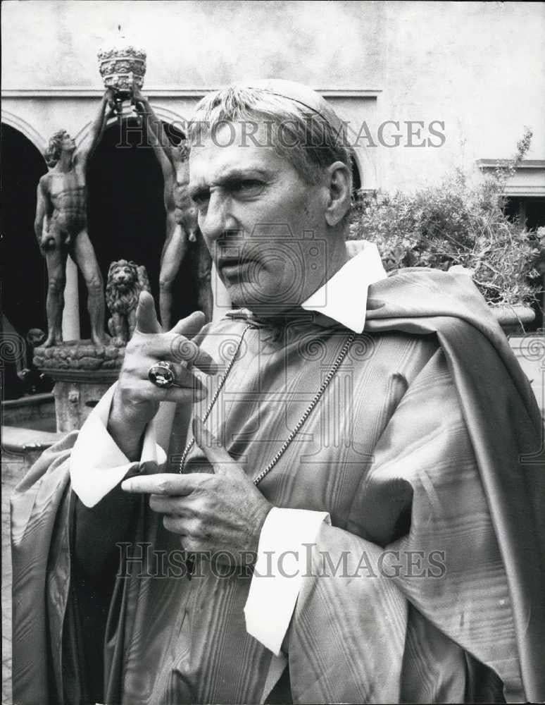 1974 Press Photo Peter Finch As 17th Century Cardinal Azzolino &quot;The Abdication&quot; - Historic Images