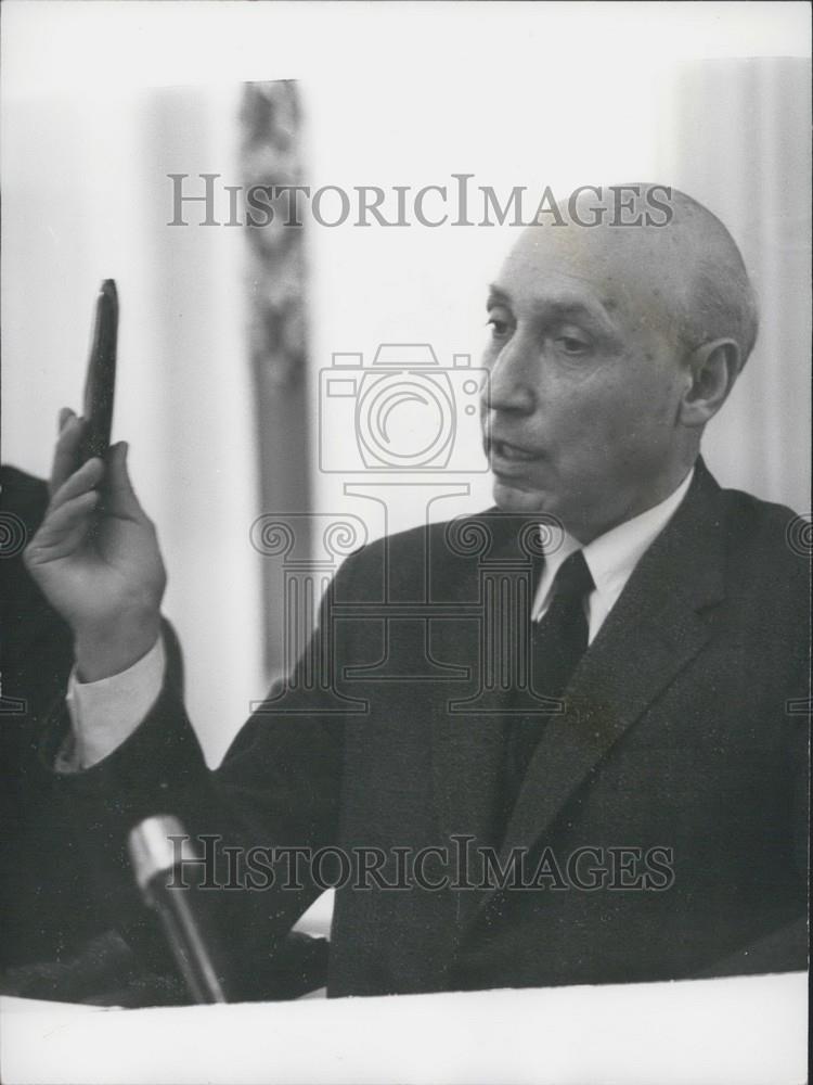 1972 Press Photo Enosis leader holds press conference at Grosvenor House Hotel - Historic Images