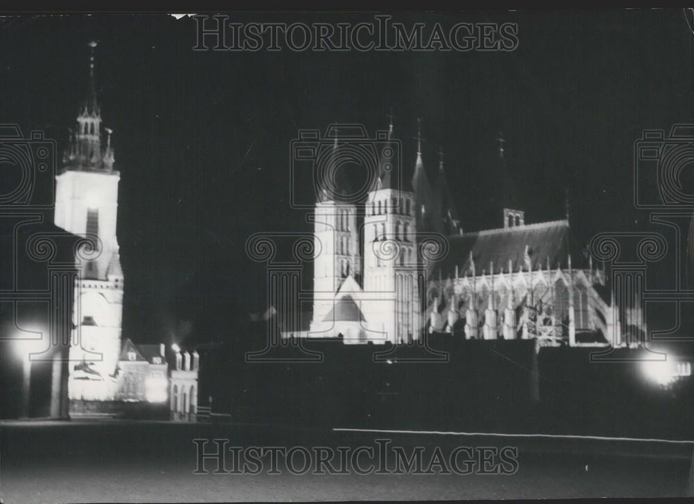 1953 Press Photo amous Belfry and the Cathedral of Tournai, Belgium, Floodlighte - Historic Images