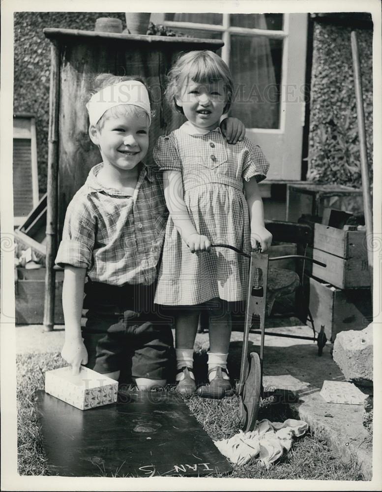 1954 Press Photo Ian & Corinne Skingley Children of Mr. Ronald Skingley - Historic Images