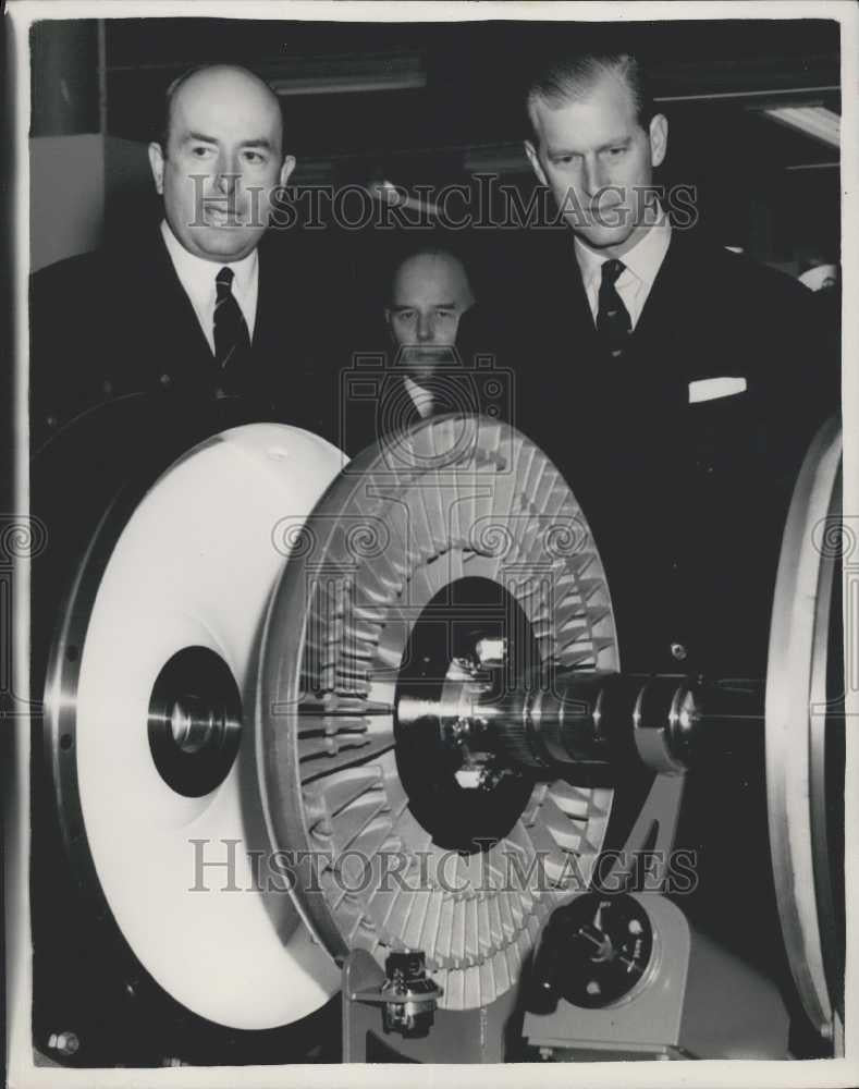 1954 Press Photo Anthony Vickers Duke Edinburgh Mechanical Exhibition Olympia - Historic Images