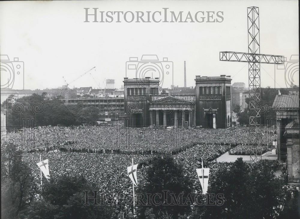 1959 Press Photo Protestant Church Day, Munich, Konigsplatz, Germany - Historic Images