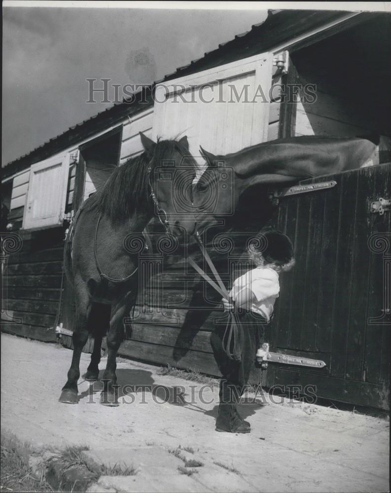 Press Photo Martin Brierley & Pony "Dot" - Historic Images