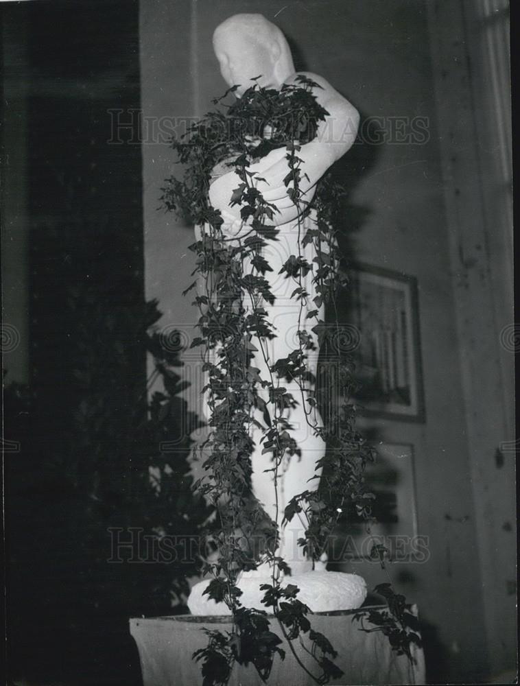 1961 Press Photo Salon D&#39;Automne opens in Paris &#39;Jardiniere&#39; Sculpture - Historic Images