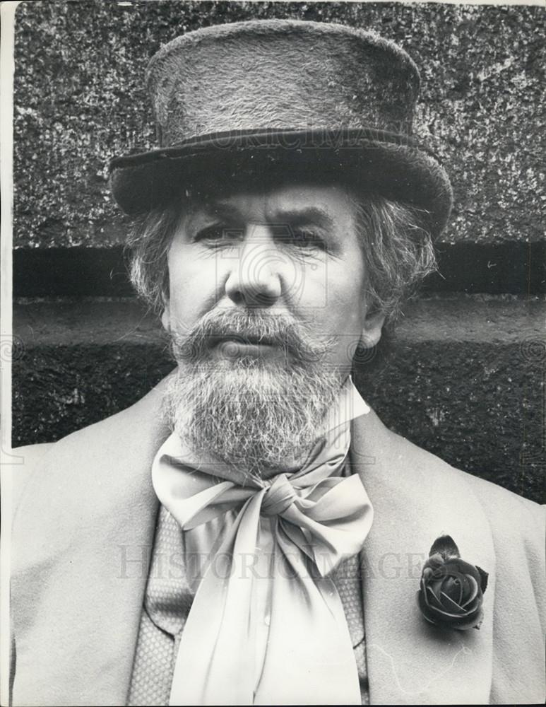 Press Photo Sir Michael Redgrave plays Dickens In &#39;Nancy&#39;s Steps&#39; - Historic Images