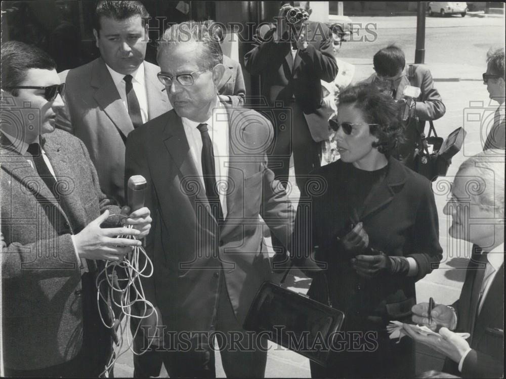 1964 Press Photo Mr. Taron, &quot;The Strangler&quot; Victim&#39;s Father &amp; Companion - Historic Images