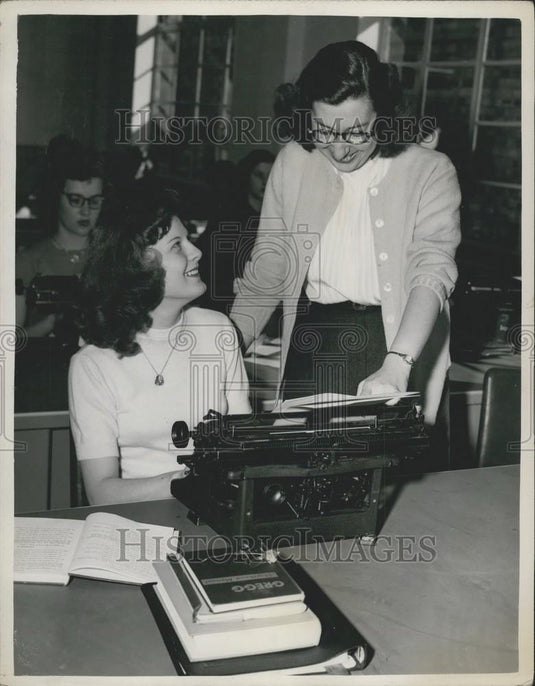 1952 Press Photo Teacher Miss Gross & student Miss Betty Sullivan - Historic Images