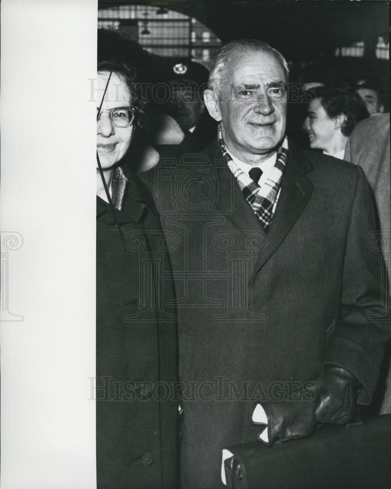 Press Photo Michael Stewart New British Foreign Secretary Paddington Station - Historic Images