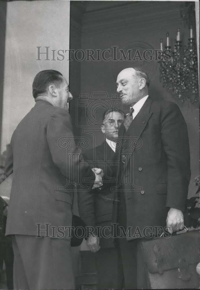 1954 Press Photo Gen. Guillaume Shakes Hands With M.Berthroin Education Minister - Historic Images