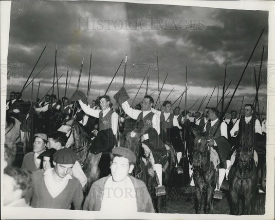1957 Press Photo Mounted "Campinos"Bull Farm - Vila Franca - Portugal - Historic Images