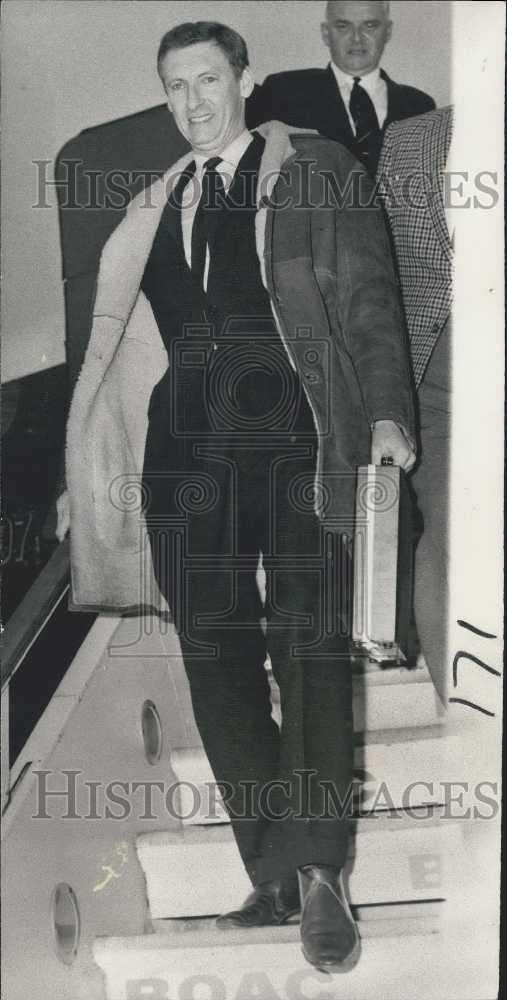 1969 Press Photo Anthony Grey the renter&#39;s Correspondent - Historic Images