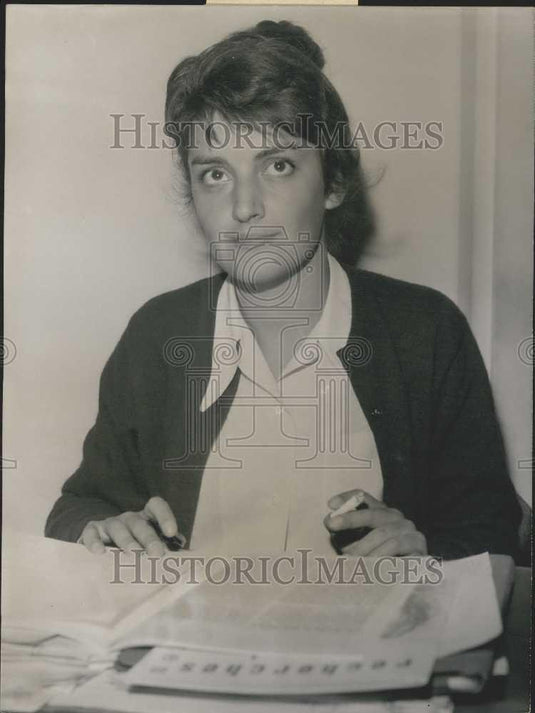 Press Photo Miss Martine Michelland UNEF headquarter in Paris - Historic Images