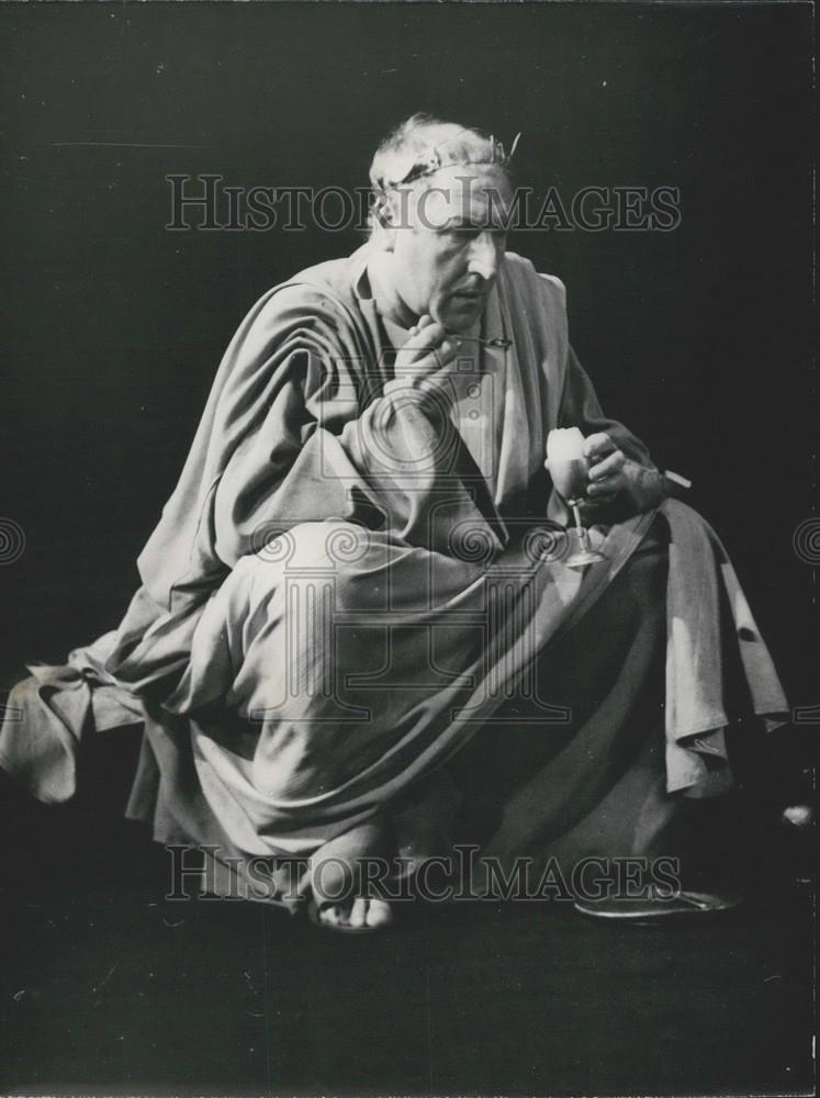 Press Photo Romulus the Great with director Georges Wilson in the lead part. - Historic Images