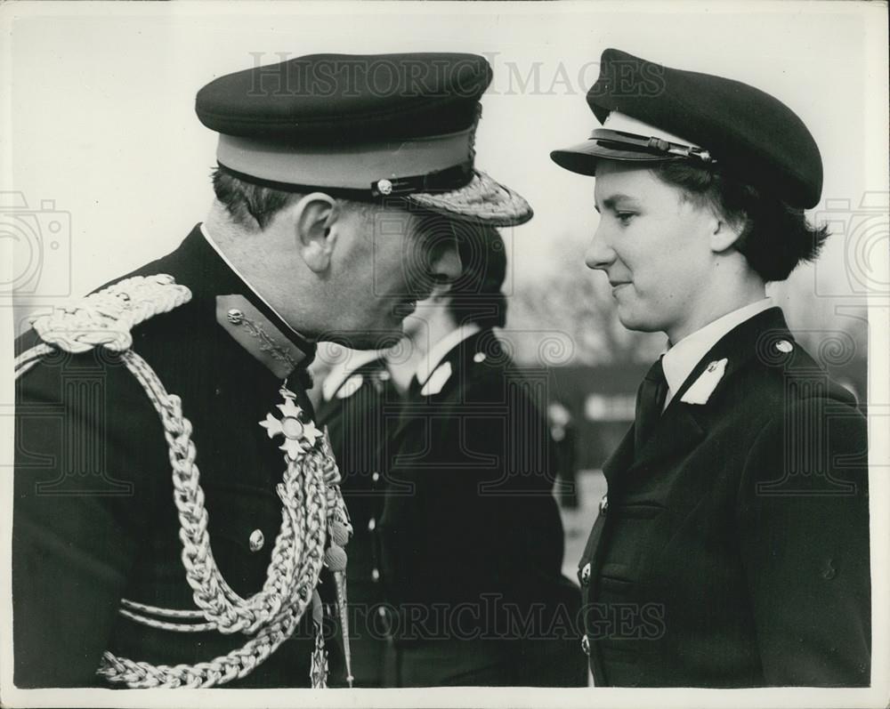 Press Photo W.R.A.C. Passing Out Parade at Hindhead - Historic Images