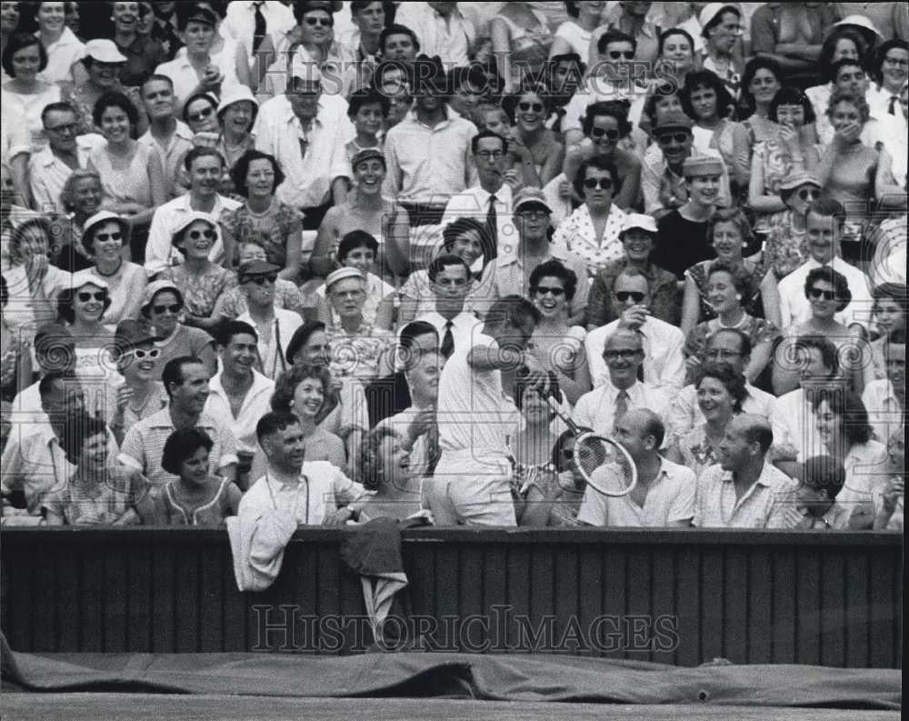 Press Photo G. Mulloy Runs To Retrieve Ball Wimbledon Lands Amongst Spectators - Historic Images