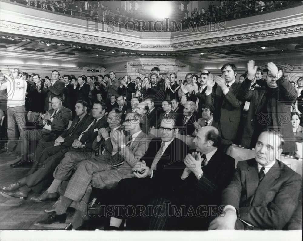 1977 Press Photo Home Secretary Merlyn Rees Shouted Down By Angry Police - Historic Images