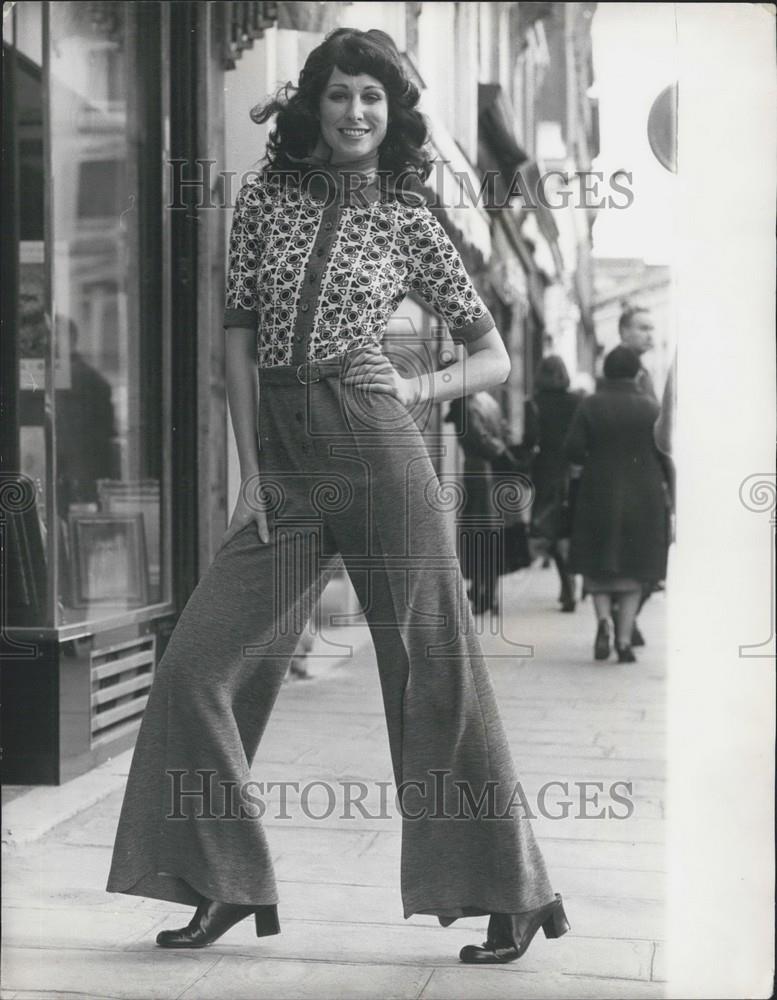 1971 Press Photo From Paris comes this jersey jump suit with two-tone top - Historic Images