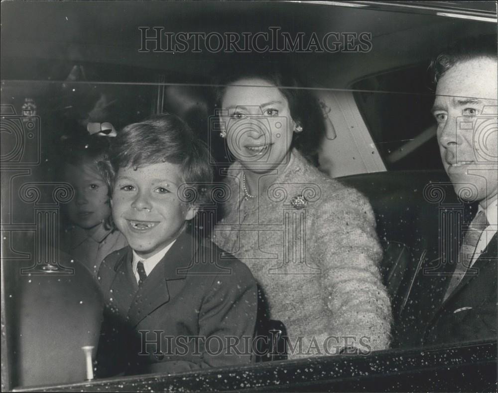 1968 Press Photo Princess Margaret Lord Snowden With Children At King's Cross - Historic Images
