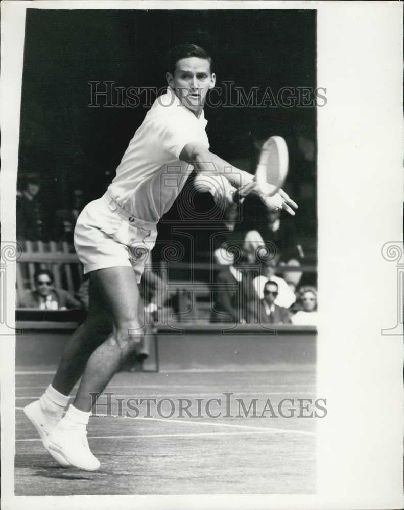 1963 Press Photo R Emerson (Australia) Returns Ball To W Bungert (Germany) - Historic Images