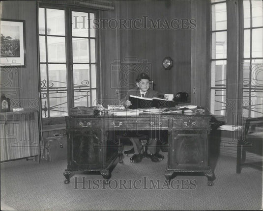 1965 Press Photo Leslie Norman Doncaster Grammer School Runs Travel Agency - Historic Images