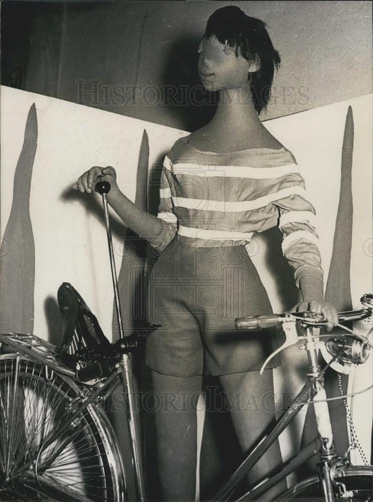 1955 Press Photo New Saddle pump by inventor Schmid - Historic Images