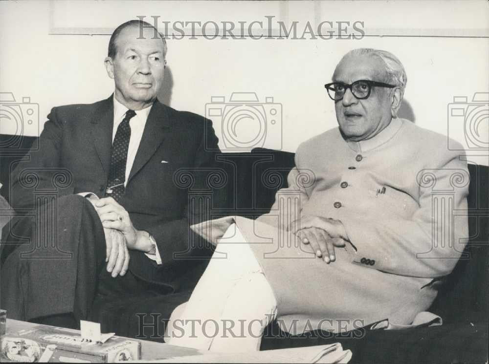 1967 Press Photo William Forster Meets Foreign Minister Mohamedali Chagla - Historic Images