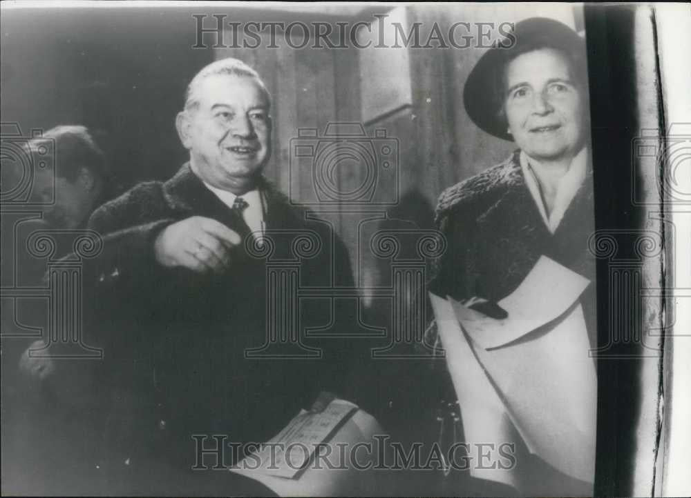 1966 Press Photo Bavarian State Elections-Germans Go To The Polls In Munich - Historic Images