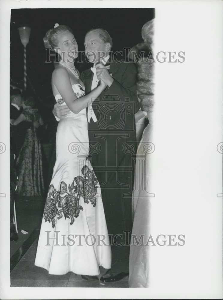 1960 Press Photo Millionaire - Paul Getty Holds Party at his 1,000,000 Home - Historic Images