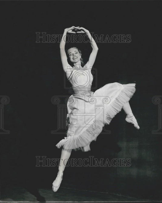 Press Photo Queen dance Royal Variety Performance star polio Sheila O'Neill - Historic Images