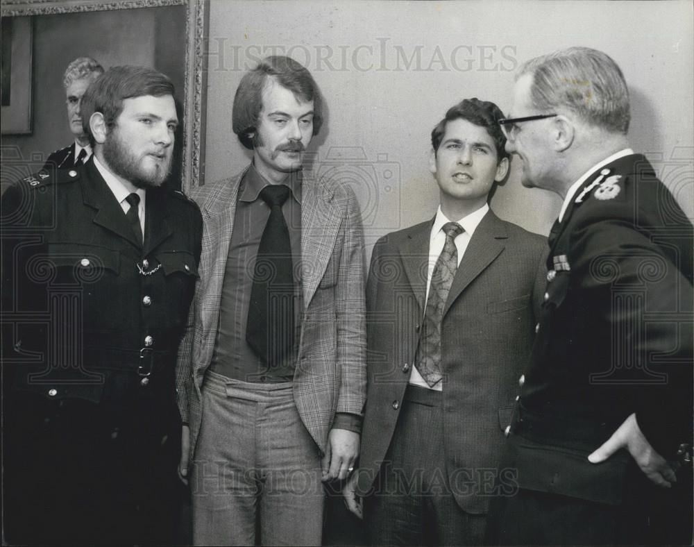 1974 Press Photo Sir Robert Mark &amp;three men at New Scotland Yard - Historic Images