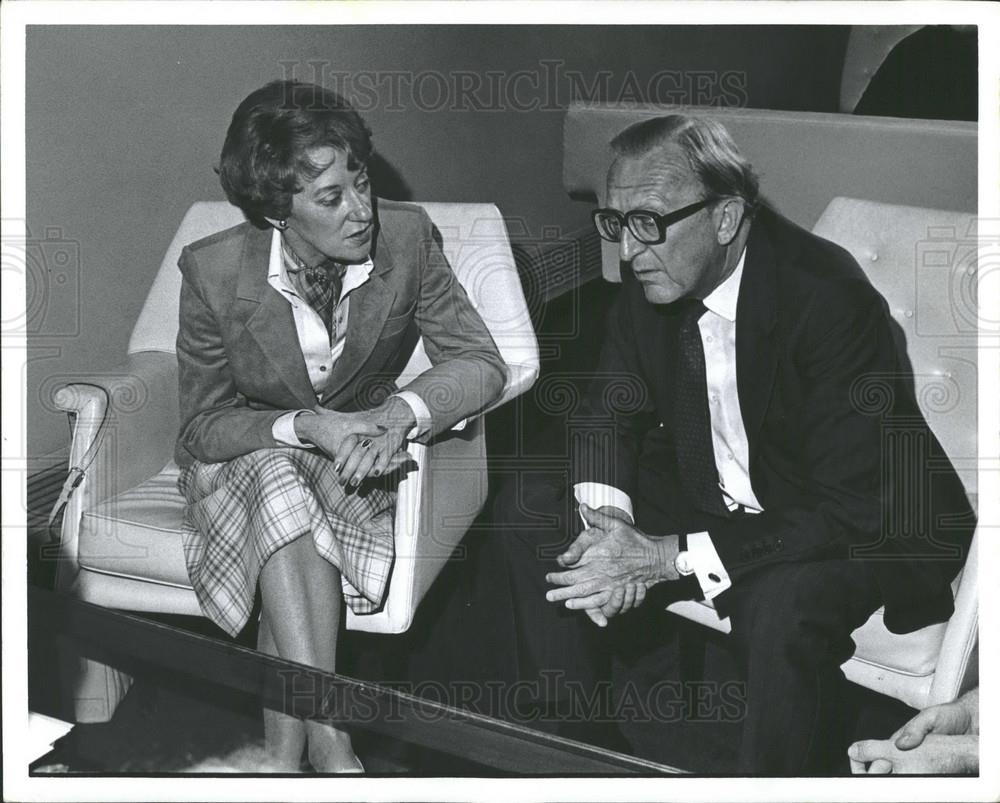 1974 Press Photo Lord Carrington  &amp;Canadian Foreign Minister Flore McDonald - Historic Images