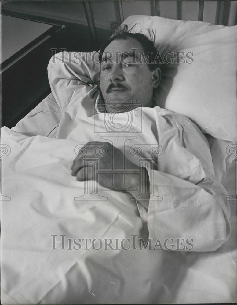 Press Photo Thomas White,Policeman shot in siege in hospital - Historic Images