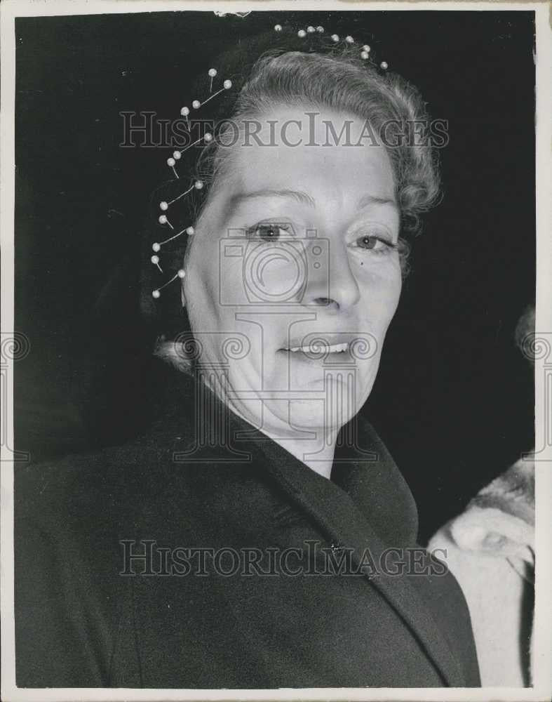 1953 Press Photo Mrs. Edgar Sanders Wife of British Prisoner in Hungary - Historic Images