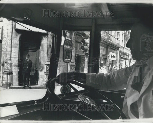 1963 Press Photo Moving Silver under Police supervision - Historic Images