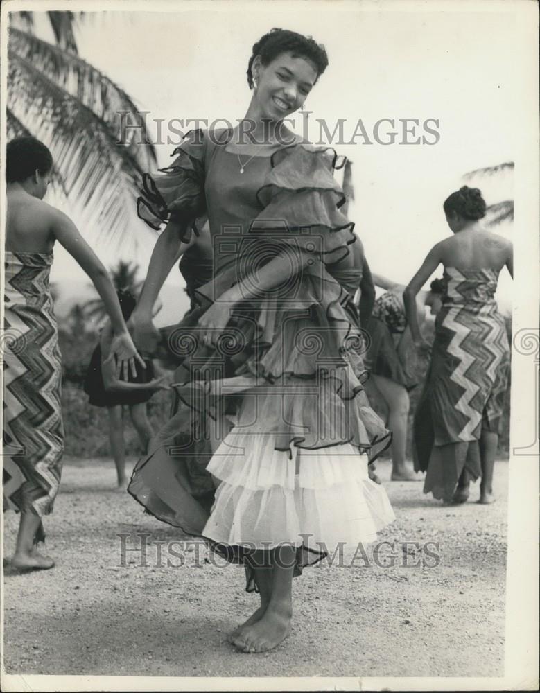 1955 Press Photo Calypso Dancer, Port Of Spain - Historic Images